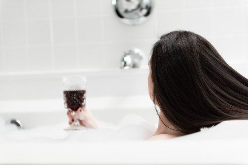 Romantic Two-Person Jacuzzi Tubs